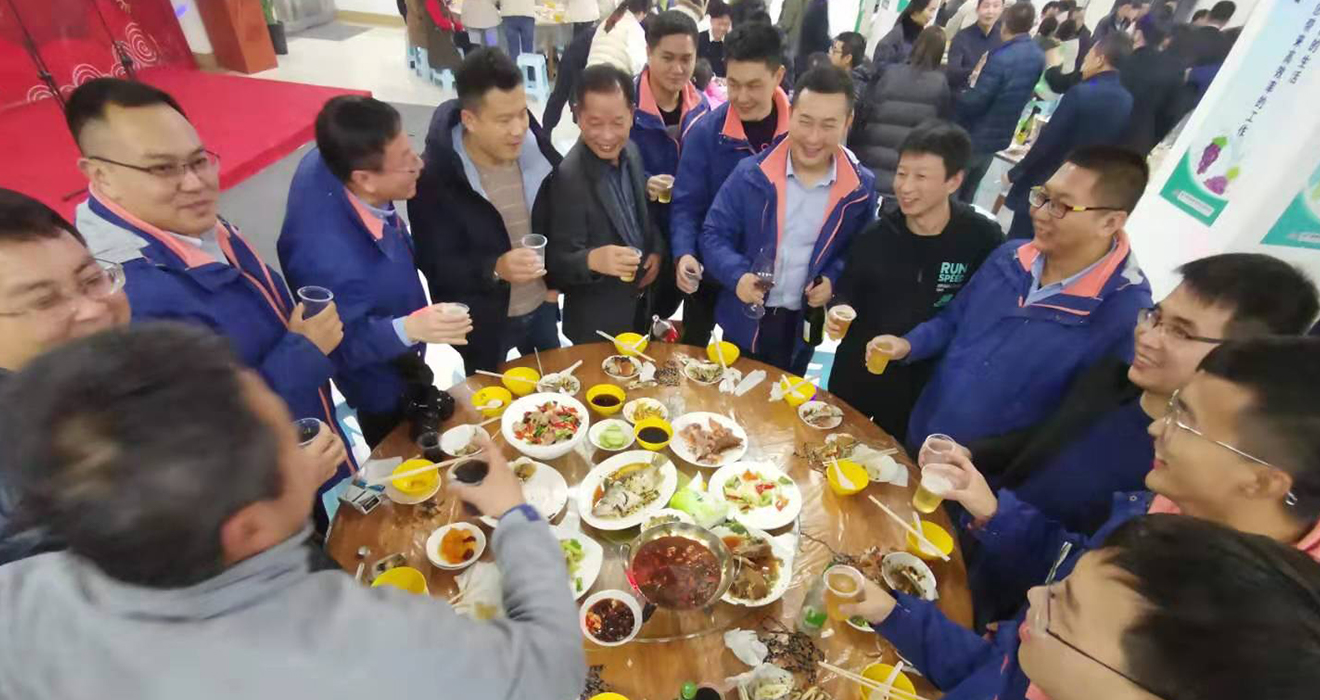 團(tuán)年晚宴(圖2) 團(tuán)年晚宴(圖2)